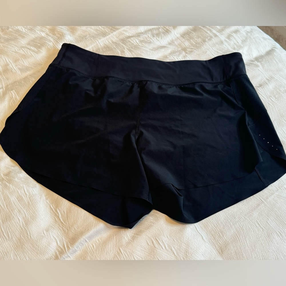 🖤 Athleta Run With It Short 3.5 inch